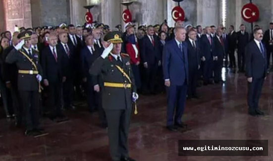 Türkiye Cumhuriyeti 100 yaşına adım attı; 99. Yıl Tören törenlerle kutlandı