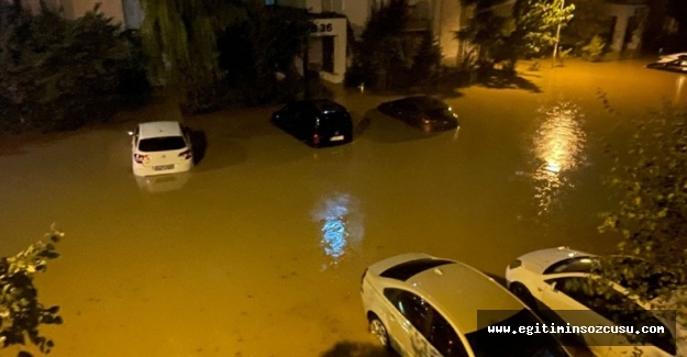 İstanbul'u sel vurdu! Arnavutköy ve Başakşehir'de hayat felç oldu