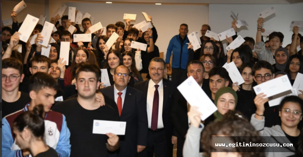 Trabzon Büyükşehir’den 10 bin öğrenciye dijital eğitim desteği