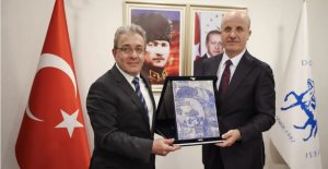 YÖK Başkanı Özvar İzmir'de rektörlerle buluştu