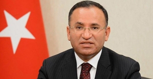 Adalet Bakanı Gül istifa etti, yerine Bekir Bozdağ atandı